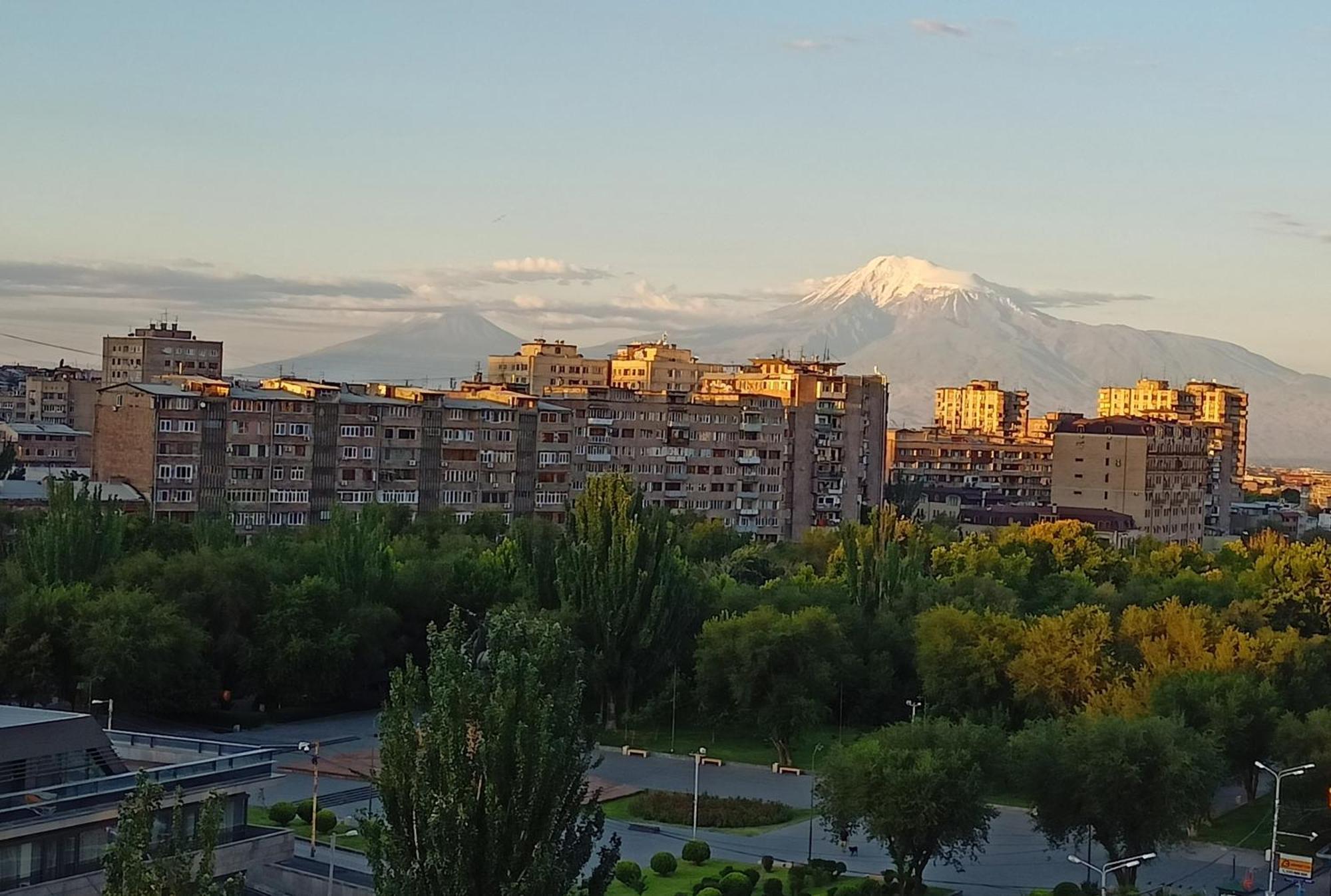 יירבאן Umba Apartment N4 - Balcony And Mount Ararat View מראה חיצוני תמונה